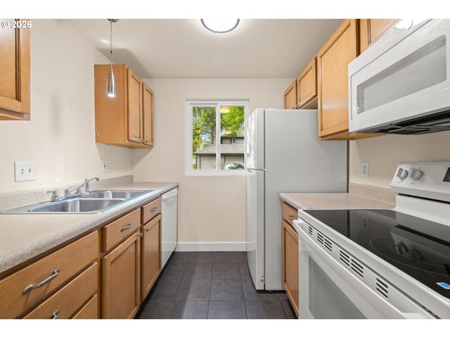 12602 Nw BARNES Rd 8, Portland, OR 97229