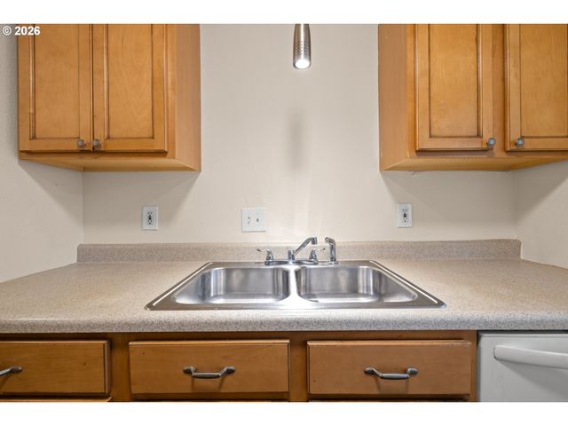 12602 Nw BARNES Rd 8, Portland, OR 97229