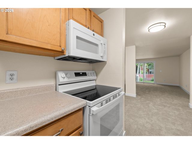 12602 Nw BARNES Rd 8, Portland, OR 97229