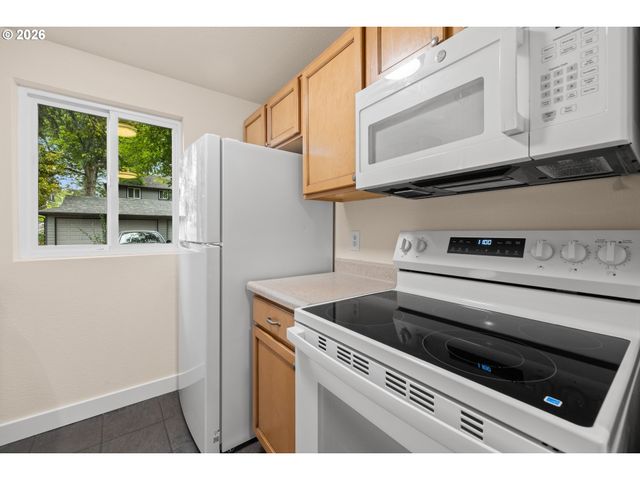 12602 Nw BARNES Rd 8, Portland, OR 97229