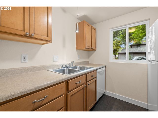12602 Nw BARNES Rd 8, Portland, OR 97229