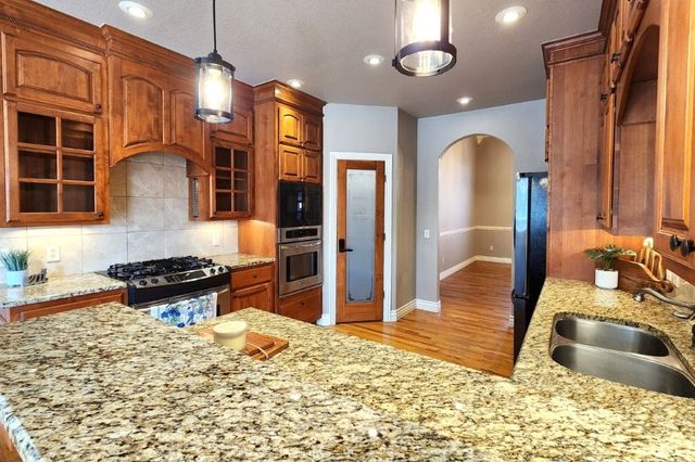 3703 NW Mountainview Road, Bentonville, AR 72712