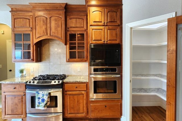 3703 NW Mountainview Road, Bentonville, AR 72712