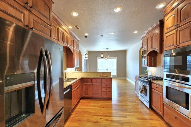 3703 NW Mountainview Road, Bentonville, AR 72712