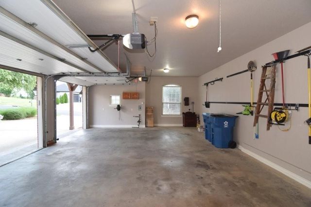 3703 NW Mountainview Road, Bentonville, AR 72712