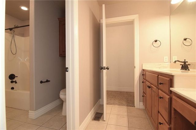 3703 NW Mountainview Road, Bentonville, AR 72712