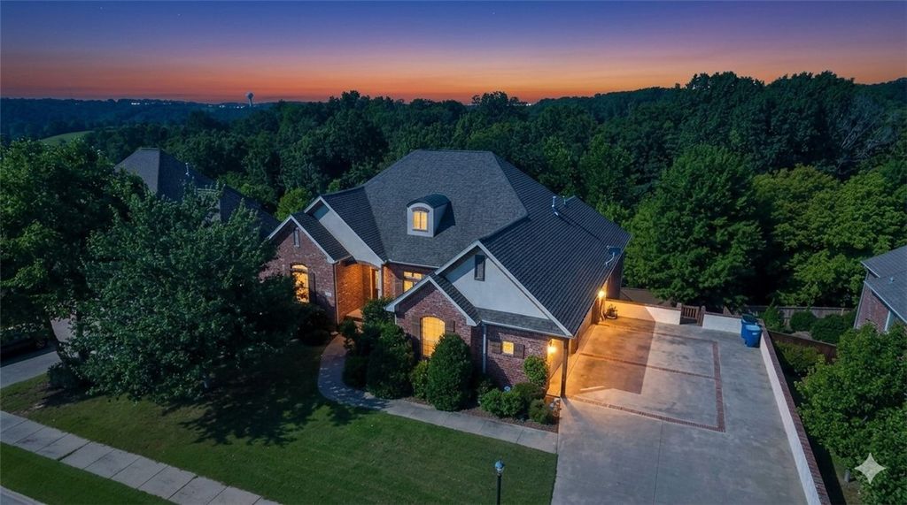 3703 NW Mountainview Road, Bentonville, AR 72712