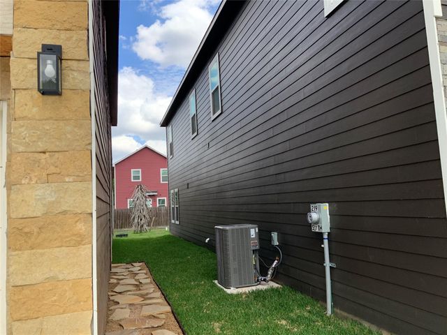 215 S 7 Th Street S, Beasley, TX 77417