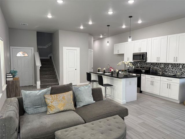 215 S 7 Th Street S, Beasley, TX 77417