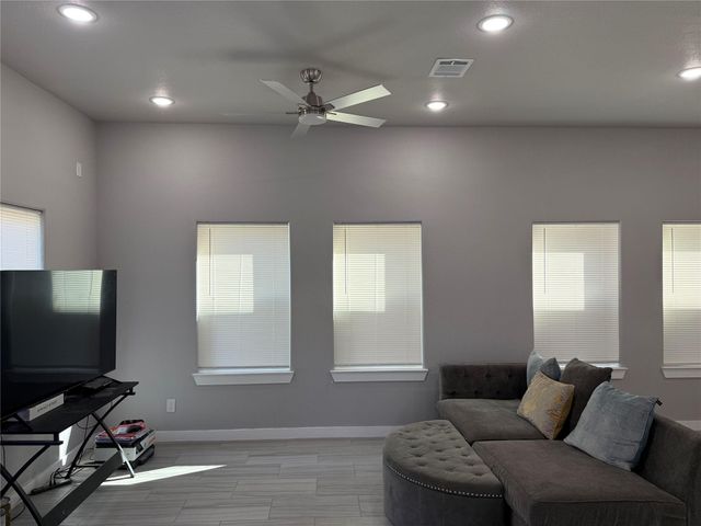 215 S 7 Th Street S, Beasley, TX 77417