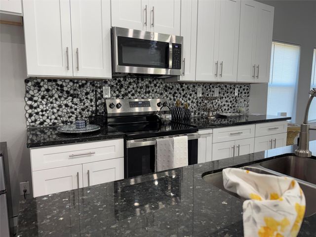 215 S 7 Th Street S, Beasley, TX 77417