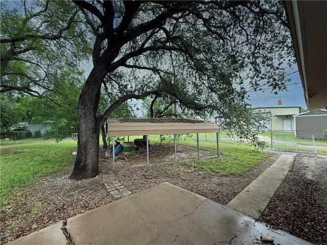 612 Short St, Sinton, TX 78387