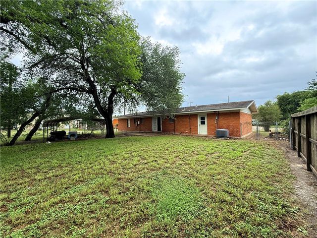 612 Short St, Sinton, TX 78387