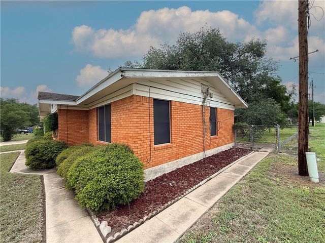 612 Short St, Sinton, TX 78387