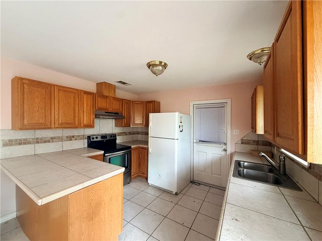612 Short St, Sinton, TX 78387