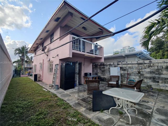 945 NW 19th Avenue, Miami, FL 33125