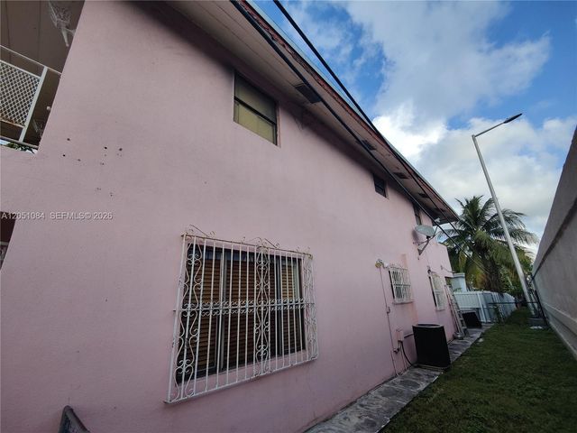 945 NW 19th Avenue, Miami, FL 33125