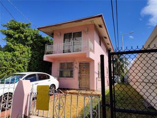 945 NW 19th Avenue, Miami, FL 33125