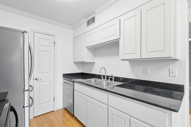 900 S Lamar BLVD 210, Austin, TX 78704