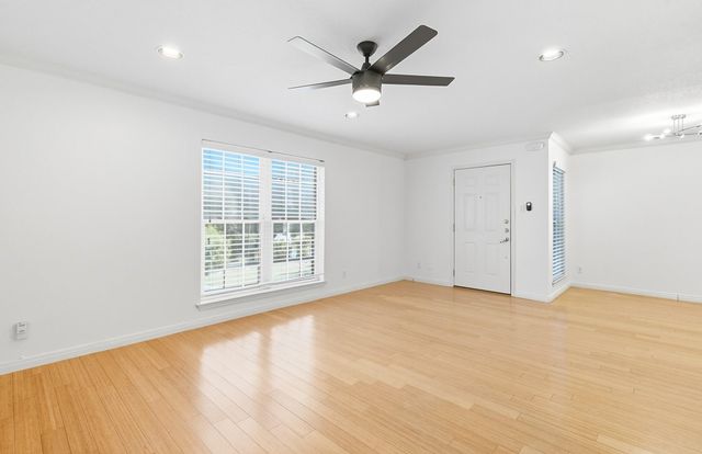 900 S Lamar BLVD 210, Austin, TX 78704