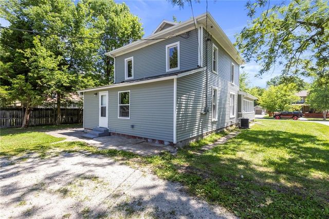 526 S Maple Street, Ottawa, KS 66067