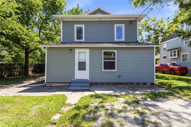 526 S Maple Street, Ottawa, KS 66067