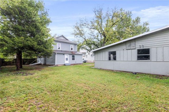 526 S Maple Street, Ottawa, KS 66067