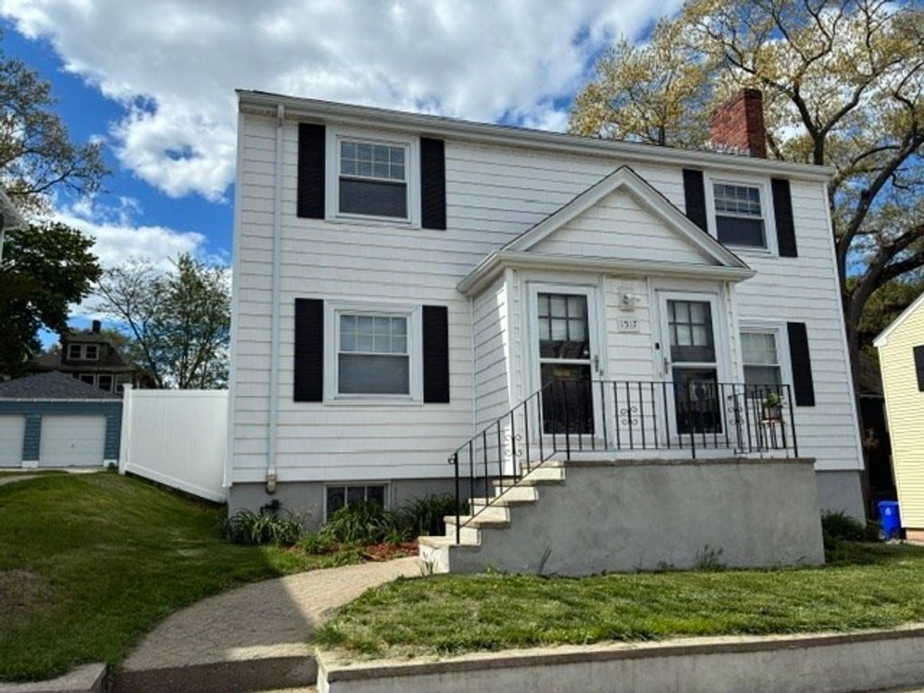 1517 Centre St 2, Boston, MA 02132