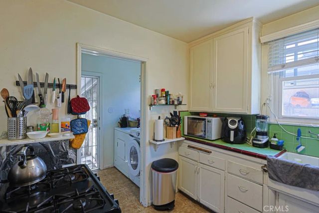 6158 Cahuenga, Los Angeles, CA 91606