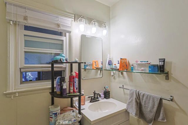 6158 Cahuenga, Los Angeles, CA 91606