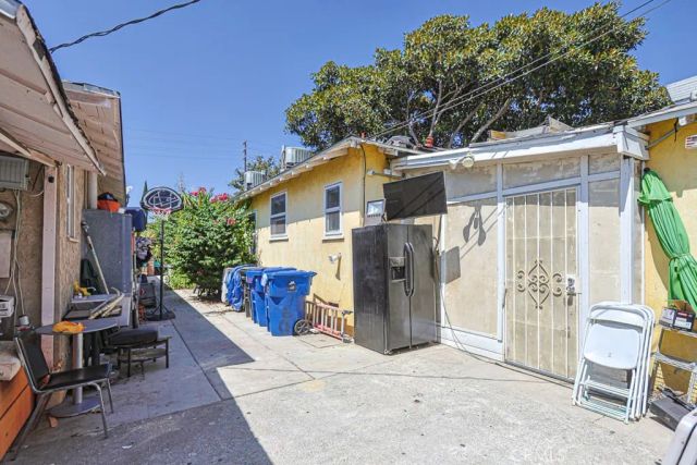 6158 Cahuenga, Los Angeles, CA 91606