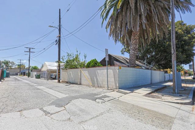 6158 Cahuenga, Los Angeles, CA 91606
