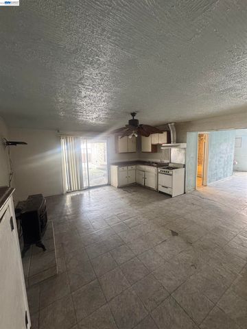 1021 72nd Ave, Oakland, CA 94621