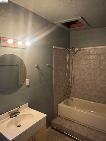 1021 72nd Ave, Oakland, CA 94621