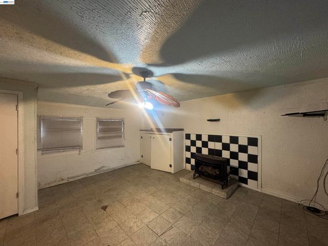 1021 72nd Ave, Oakland, CA 94621