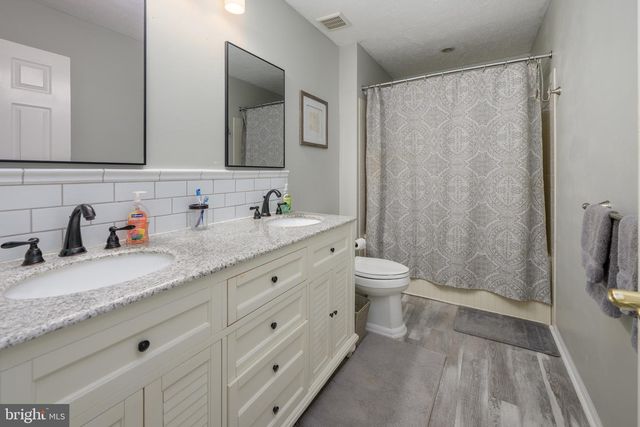 305 WILLIAMSBURG CT, Marlton, NJ 08053