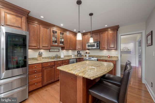 305 WILLIAMSBURG CT, Marlton, NJ 08053