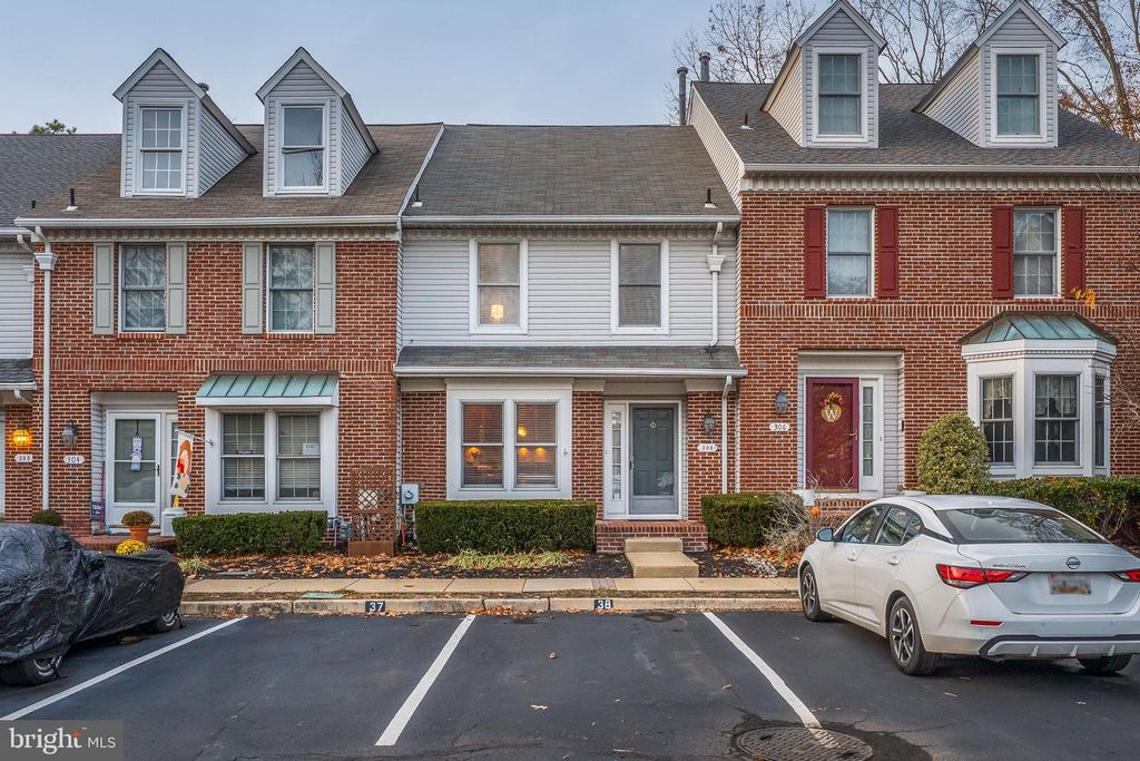 305 WILLIAMSBURG CT, Marlton, NJ 08053
