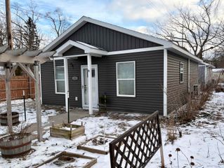 152 E Fourteenth Street, Traverse City, MI 49684