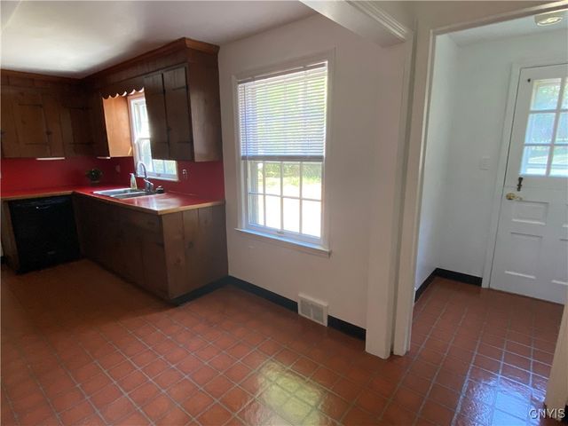 103 Paris Road, New Hartford, NY 13413