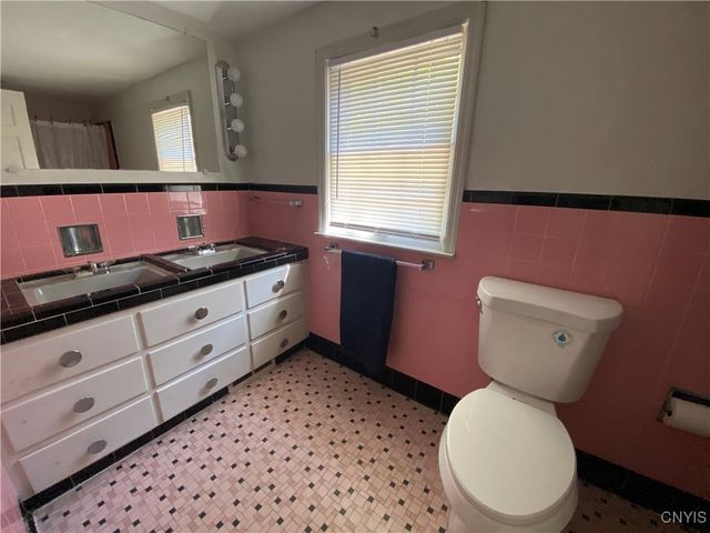 103 Paris Road, New Hartford, NY 13413