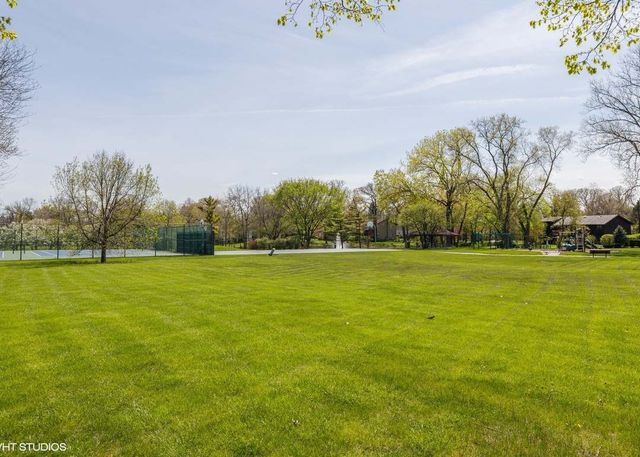 806 Wildwood Court, Oak Brook, IL 60523