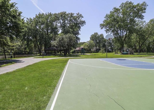 806 Wildwood Court, Oak Brook, IL 60523