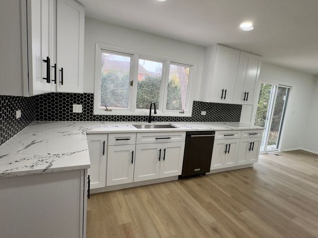 806 Wildwood Court, Oak Brook, IL 60523