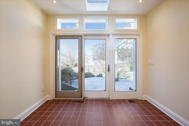 2406 CAMERON MILLS RD, Alexandria, VA 22302