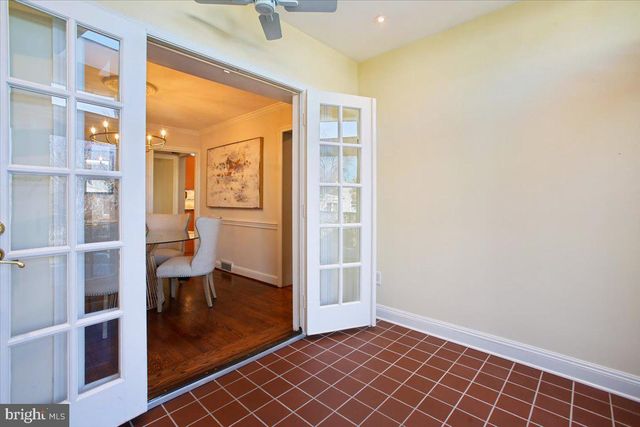 2406 CAMERON MILLS RD, Alexandria, VA 22302