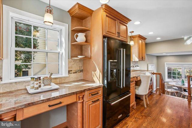 2406 CAMERON MILLS RD, Alexandria, VA 22302