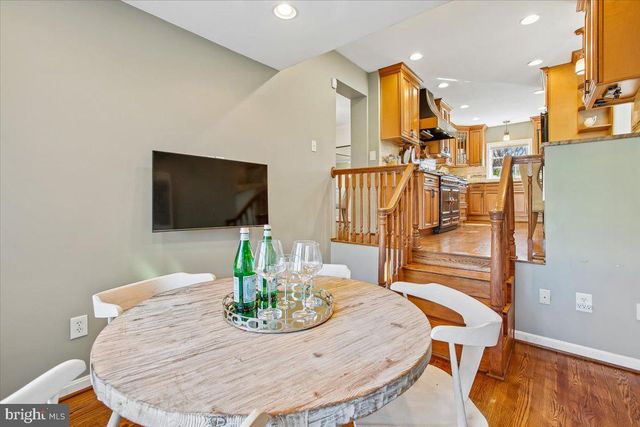 2406 CAMERON MILLS RD, Alexandria, VA 22302