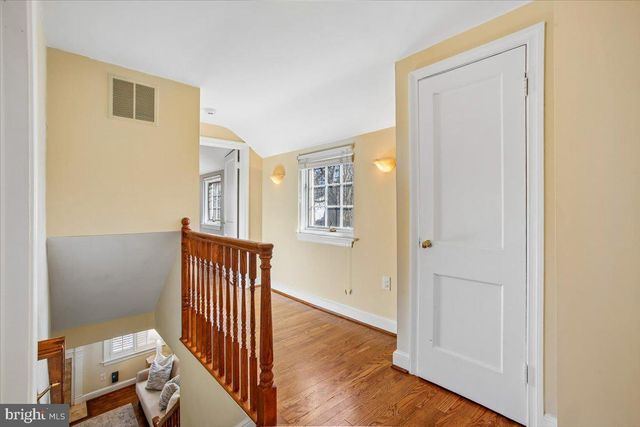 2406 CAMERON MILLS RD, Alexandria, VA 22302