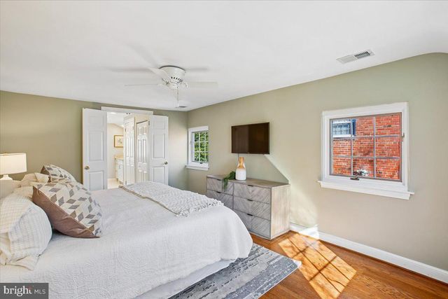 2406 CAMERON MILLS RD, Alexandria, VA 22302